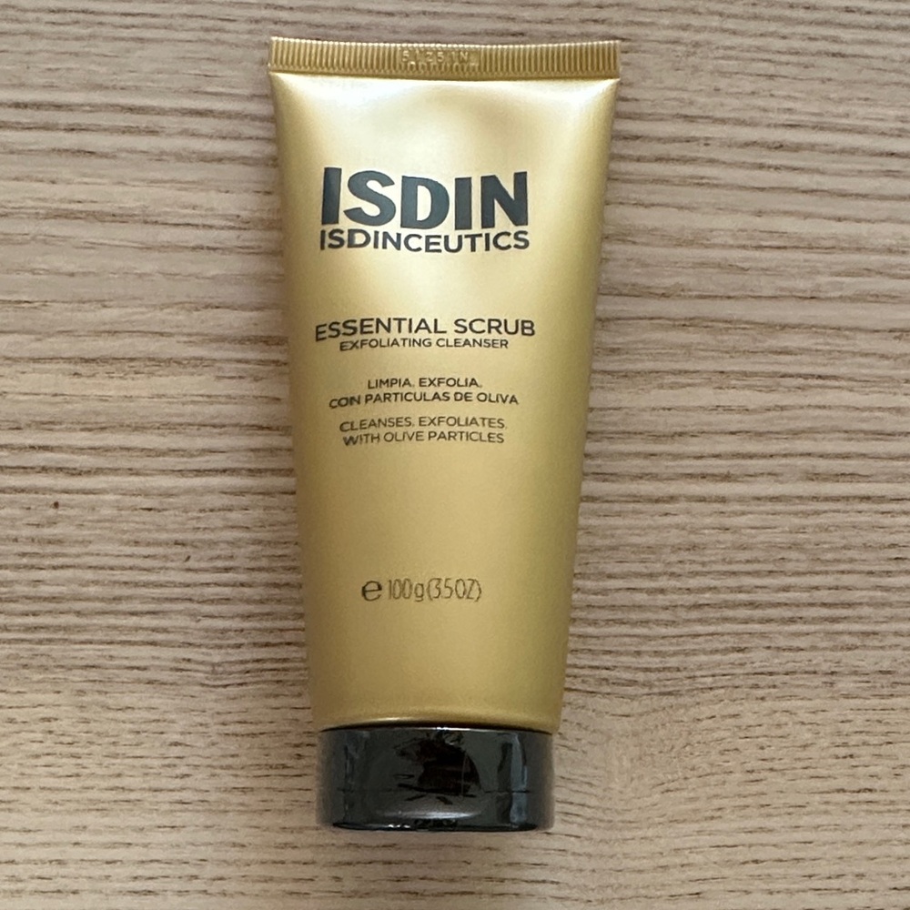 ISDIN Essential Scrub Exfoliating Cleanser